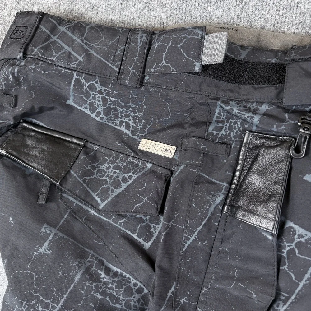 686 x Vestal Snowboard Pants Mens S Black Gray Crackle Print Cargo Ski